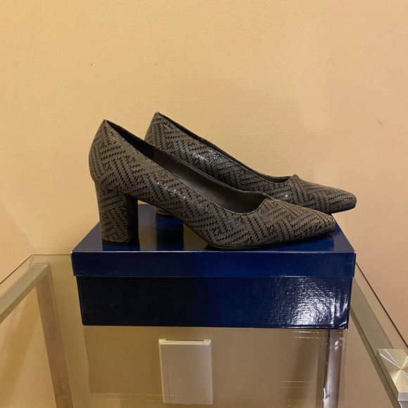 Roberto Capucci Leather Heels - Size 9 - Picture 2 of 6